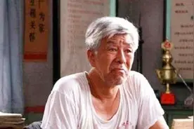 张洪杰带瘫痪妻子拍戏，被儿女吸血，曾坦言：身后十几匹“狼”图片