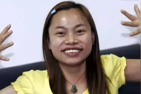 直言活得不如狗，曾说出“宁愿死也要留在美国”的凤姐经历了什么图片
