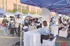 半数以上岗位月薪超7000元！厦门市2021秋冬季毕业生首场招聘会在集大举行图片