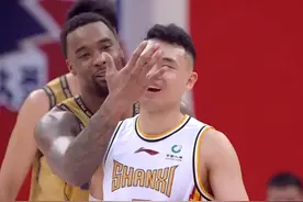 开挂了！单场狂轰13记三分！现役第一图片