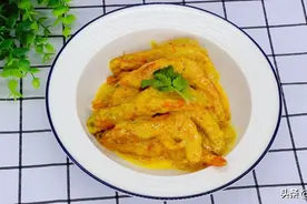 不用去餐厅，在家也能吃到东南亚菜，这是懒人版的咖喱虾，很实用图片