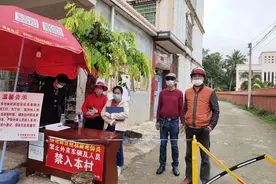 万宁大茂镇联光村第一书记冯明锋：冲锋在防控一线 当好群众“守门人”图片