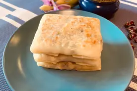 85岁的姥姥做馅饼有一套，鲜香油少，放到第二天都特软乎，好吃图片