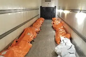 纽约搬尸工讲述恐怖经历：尸袋渗出血水，很多尸体还插着呼吸管图片