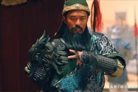 原来关羽在华容道上放走曹操是假的，原来真实的历史是这样的图片