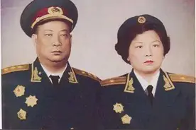 贺炳炎，第一个去世的上将，新中国70周年长子贺雷生替父受检阅图片