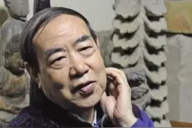 贾平凹去河边捡石头，却捡到了一尊罕见佛像，朋友们都来焚香磕头图片