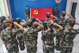 卫生员亦是战斗员！一组镜头带你走进硬核卫勤兵图片