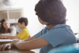 孩子不信任父母是为何？避免“撒谎式育儿”，做个诚实可信的家长图片