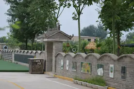 “百草园”里走出的孩子图片