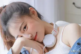 女人微信发来“我睡了”，聪明男人的回答，会让她想你一整晚图片
