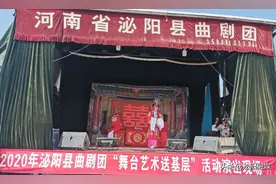 8月9日，泌阳县曲剧团2020年"送文化下基层"首场文艺汇演，走进高店镇瓦房村图片