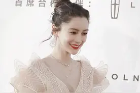 Angelababy全球首穿流动花瓣鱼尾裙，高定的神不愧是你图片