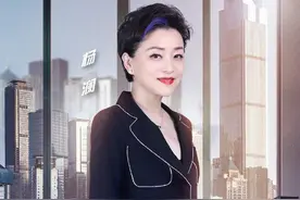 52岁杨澜气质真不错，穿职业套装从容优雅，彰显“主持人”气场图片