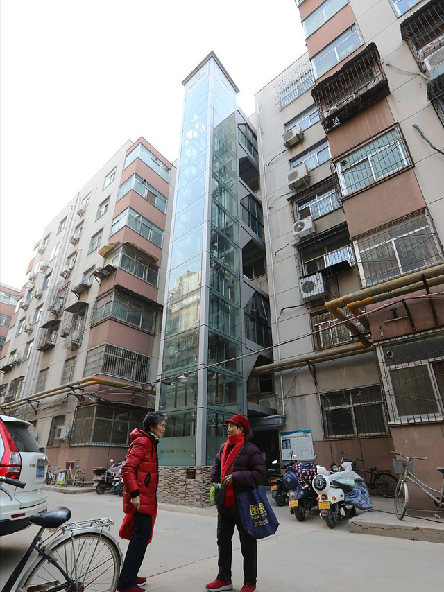 老房子加装电梯不用争了，“新方案”提出后，楼上楼下都同意了