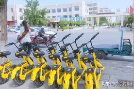 松果电单车亮相望远街头 方便居民群众出行图片