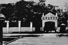 同为黄埔一期生，一人跟随蒋介石一人加入我军，后却都成开国上将图片