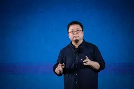 罗永浩代言游戏变身渣渣浩，为了还债，真是拼了图片