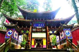 有“西南第一山”之称的云南武定狮子山图片