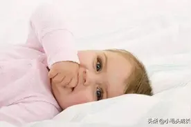 戒吃手涂苦瓜水，两岁娃反将一军。找到痛点，才能根除吃手习惯图片