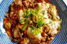 亲子丼 ｜ 盖饭届大魔王，有一张嫩滑的baby face图片