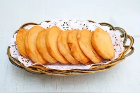 煎馒头片时，鸡蛋里面放2味，吸油少更入味，外酥里嫩满口留香图片