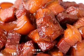 做红烧肉时，焯水和直接炖都不对，大厨教你正确做法，软糯还不腻图片