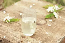 长期喝柠檬蜂蜜水美白吗？柠檬是光敏水果，白天真的能喝柠檬水吗图片
