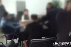 门市房里“填大坑”，民警突袭“一窝端”图片