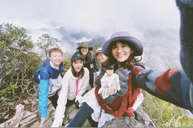 陈意涵与友人登山元气满满，悬崖峭壁徒手攀爬场面超惊险图片