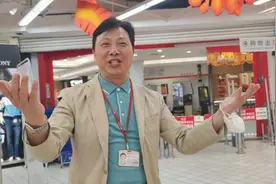 58岁大叔在超市做DJ：决定卖场音乐，自称百万音乐producer图片