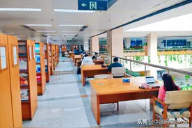 上海图书馆 重启书刊阅览图片