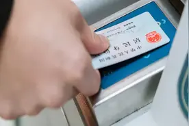 全民反诈宣传月丨总有人问：警察为什么不帮我把被骗的钱追回来？图片