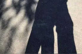 我的婆婆：宠爱我20多年，离开后才懂她真实想法，忍不住泪流满面图片