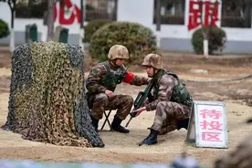 特种兵“玩”手榴弹，刺激中的特别！图片