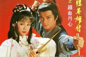 还记得83版《射雕英雄传》吗？主题曲《铁血丹心》的演唱者竟是被称为“香港歌圣”的他图片