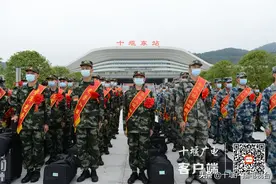 出征！十堰280名新兵今日启程奔赴军营图片