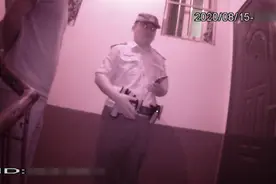 吓傻！女子梦中惊醒，发现陌生男子在自家洗澡，还光着身子…图片