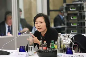 母亲送她700亿，父亲的500亿将来也给她，90后的她即将成为女首富图片