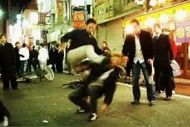 日本黑社会的中年危机：这个杀手不太行图片