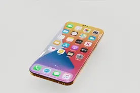 iPhone13Pro渲染图：LTPO屏配三打孔，后置四镜头不按套路出牌图片