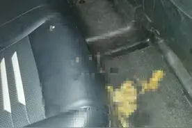 网约车乘客吐车上想赖清洗费看老司机怎么应对，最后被120带走图片