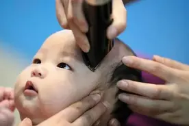 奶奶给满月孙女剃光眉毛，2个月后宝妈痛哭：迷信害人图片
