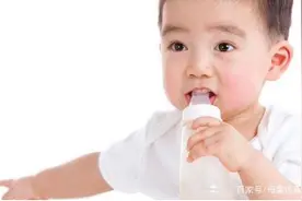 新生儿应该怎么喂水，什么时候开始喂水最好？要注意什么呢？图片