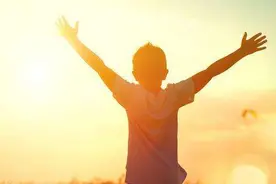 线上教学，不能少了军训这一课图片