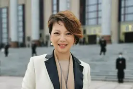 田薇“两会”手记：平视这个世界 盛开在新长的枝桠图片