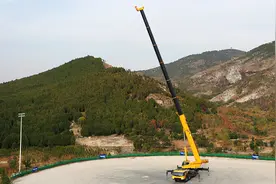 徐工XCT95L7吊车来了！“坦克式”吊车安排上了图片