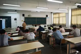 蚌埠市高三老师考任教课目，八所学校老师平均分不及格，你怎么看图片