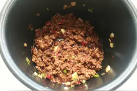 懒人食谱，用电饭煲焖1锅麻婆豆腐，拌饭连吃3碗特过瘾。图片