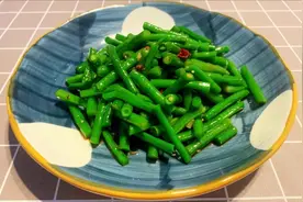夏日里没胃口怎么办，开胃凉拌豇豆来一份，清凉低脂让你清爽一夏图片